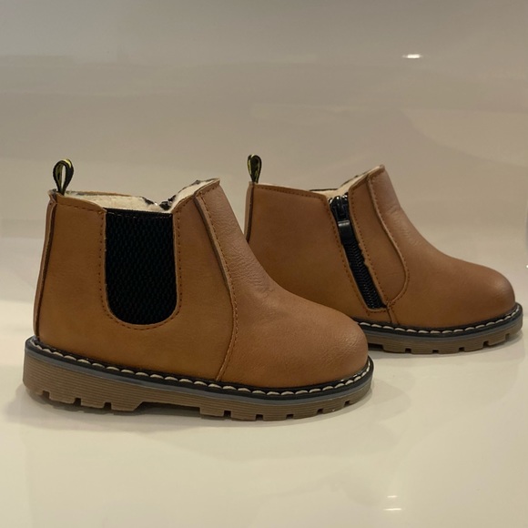 Spring/ fall kids ankle boots size 7 - Picture 2 of 4